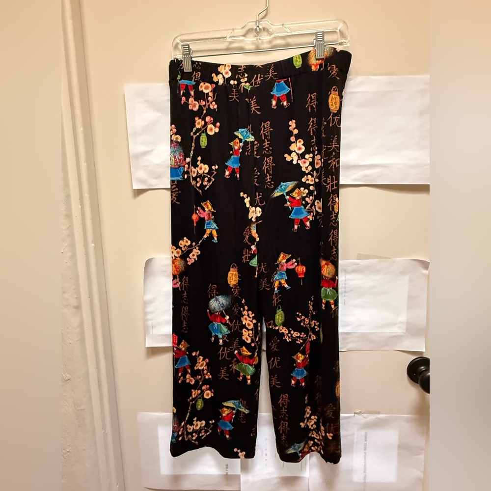 Chico's Travelers Black Multicolor Print Pants. Women’s size S-M.